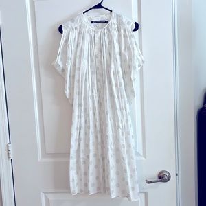 White 100% cotton gathered shift dress with pockets